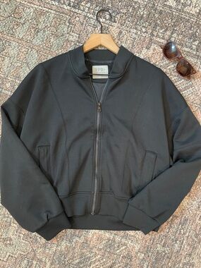 YPB Abercrombie & Fitch Black Cropped Bomber Jacket XL Athleisure Zip Up